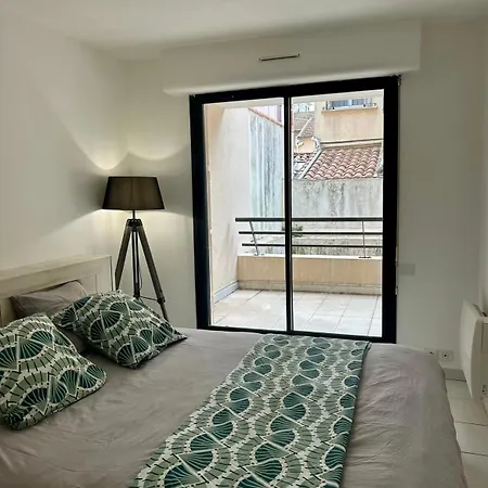 T2 Avec Grande Terrasse - Tram à 50m - Centre 10mn à Pied Apartamento *