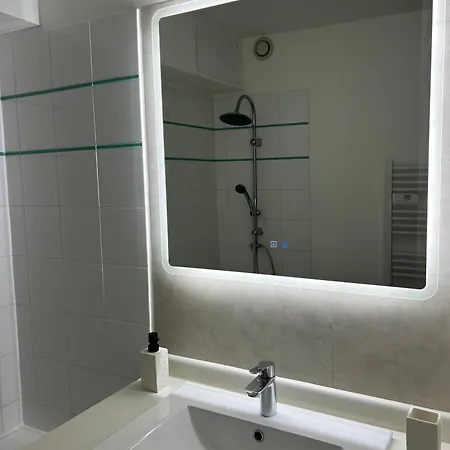 Apartman T2 Avec Grande Terrasse - Tram A 50m - Centre 10mn A Pied Montpellier